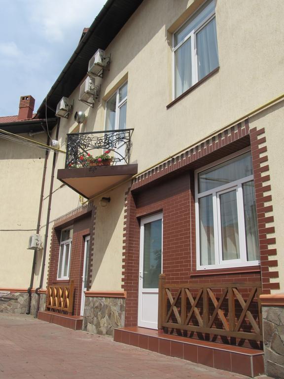 Kaiser Hotel Chernivtsi Exterior foto