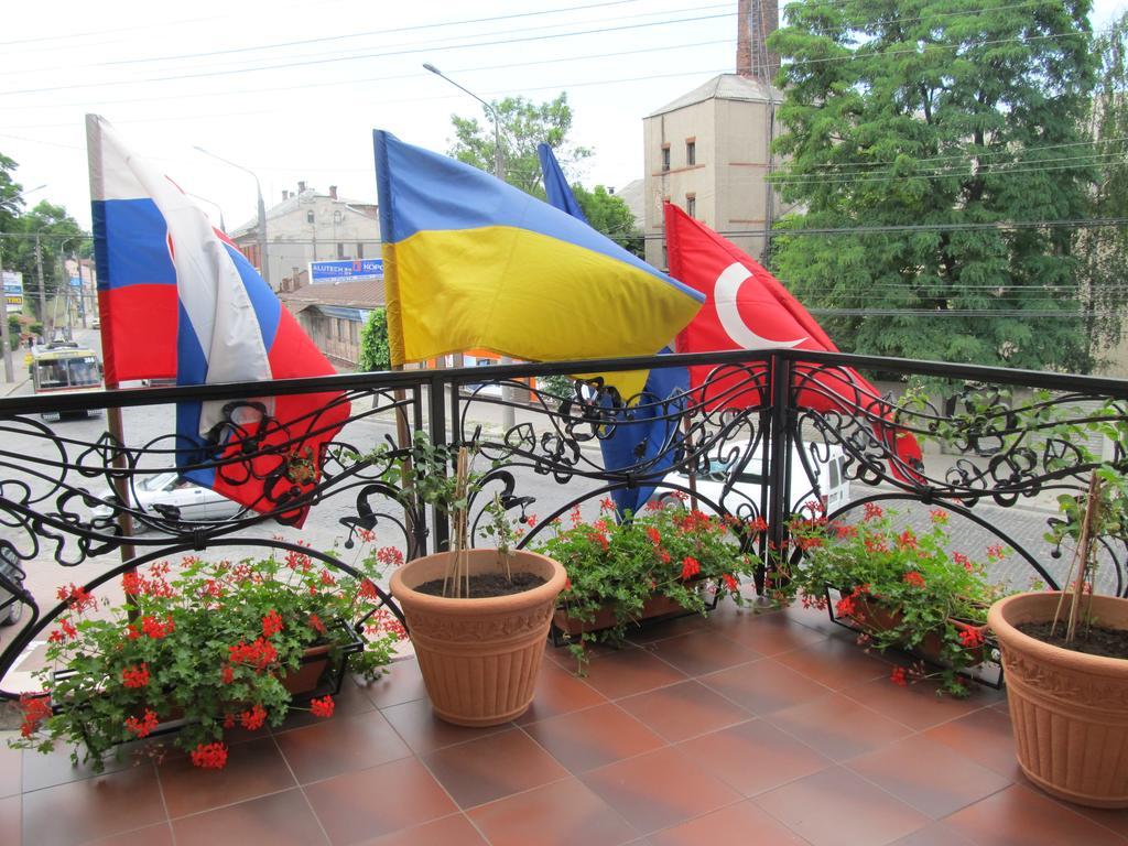 Kaiser Hotel Chernivtsi Exterior foto