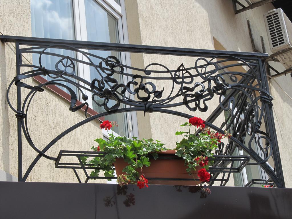 Kaiser Hotel Chernivtsi Exterior foto