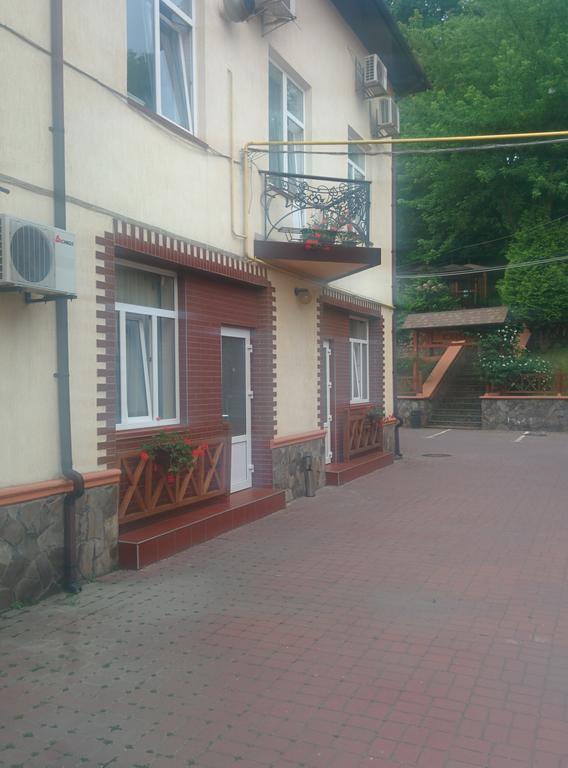 Kaiser Hotel Chernivtsi Exterior foto